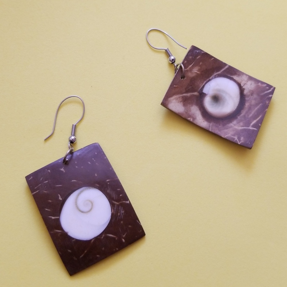 Organic materials earrings